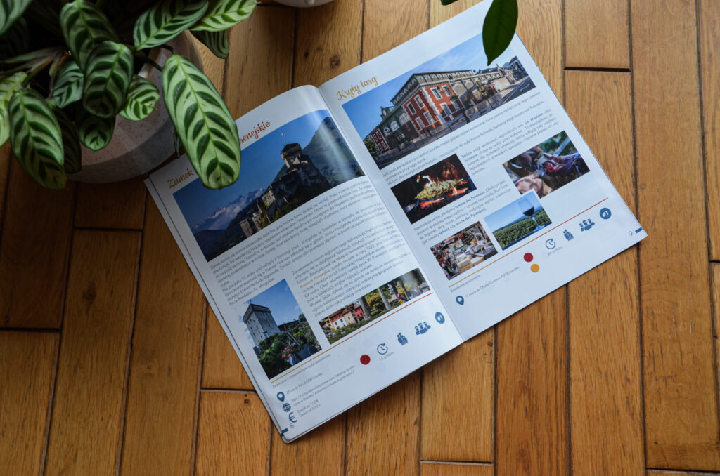 Exemple d'intérieur de la brochure d'inspiration Lourdes  les créations de l'agence de communication - 
